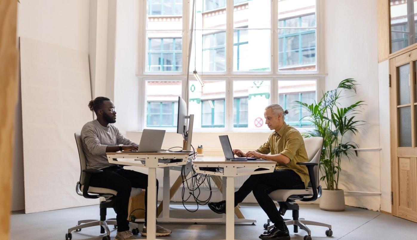 SEO-Expertin bei der Websiteanalyse